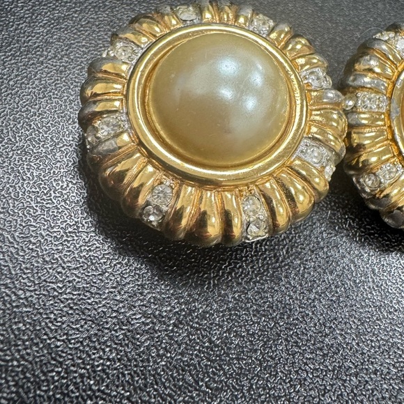 St John Vintage Faux Pearl Clip on Earrings - Picture 3 of 4